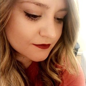 Meet your Posher, Debora